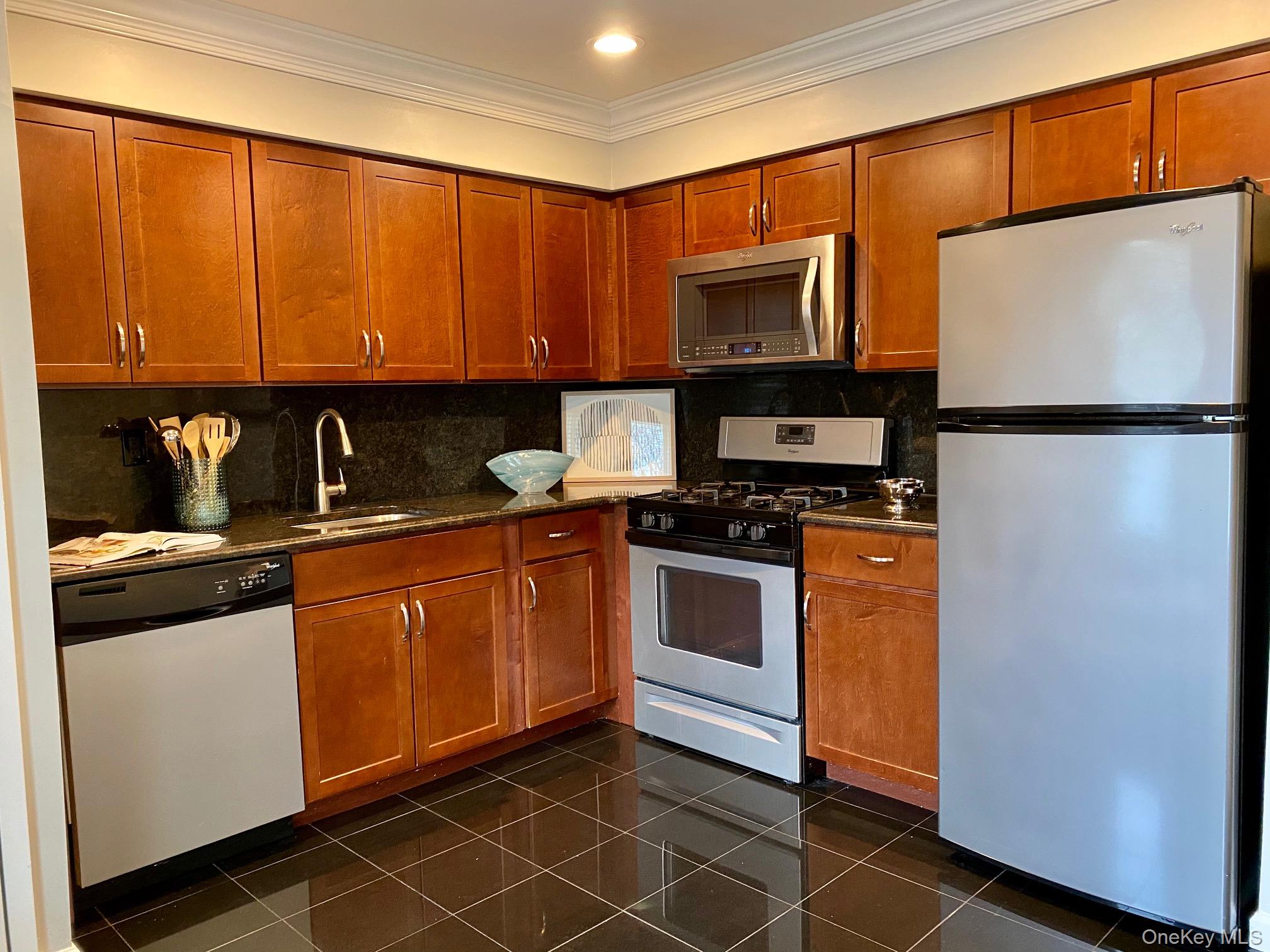 32 Country Club Drive # 32C, Coram, NY 11727