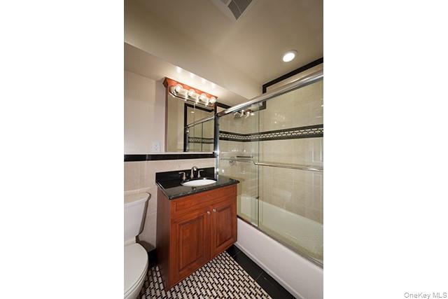 45 Country Club Drive # 03N, Coram, NY 11727