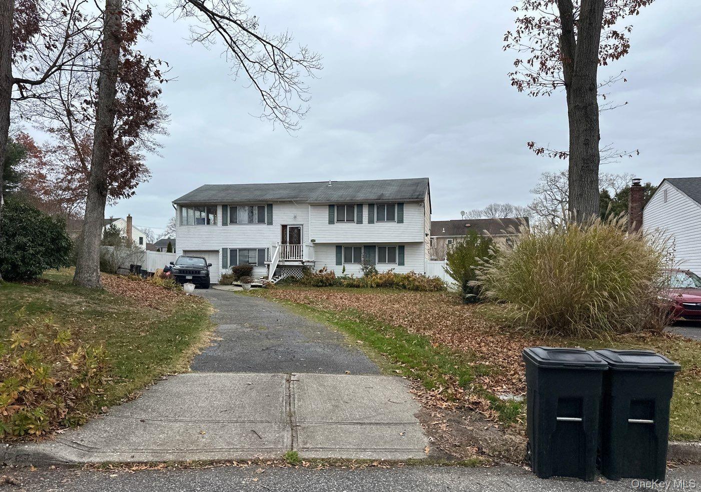 11 Bell Court, Ronkonkoma, NY 11779