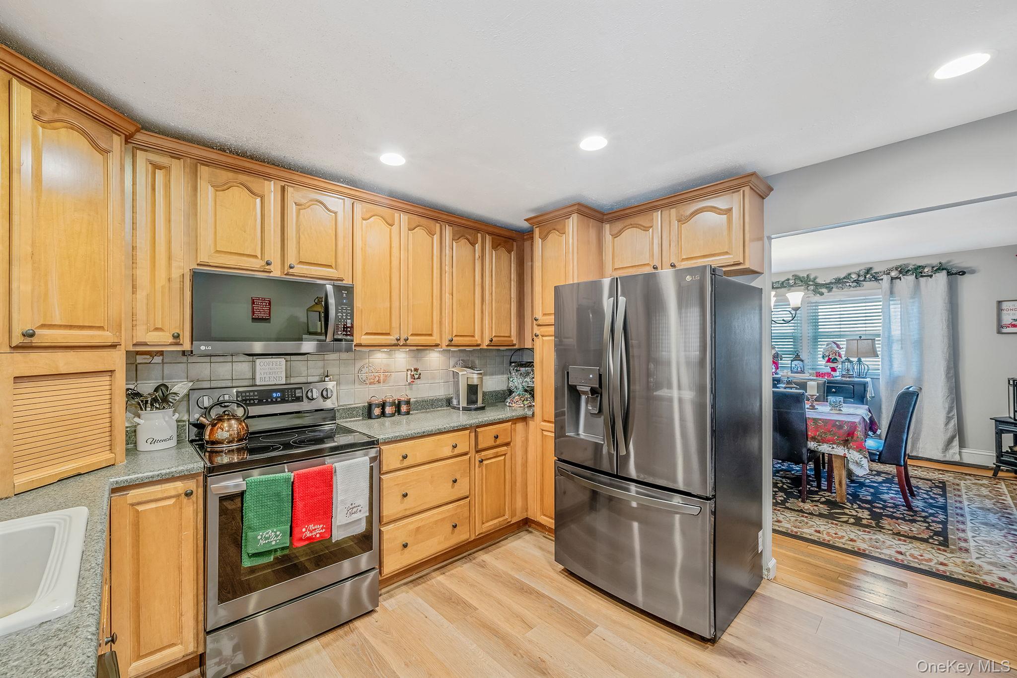 32 Rockledge Drive, Shirley, NY 11967