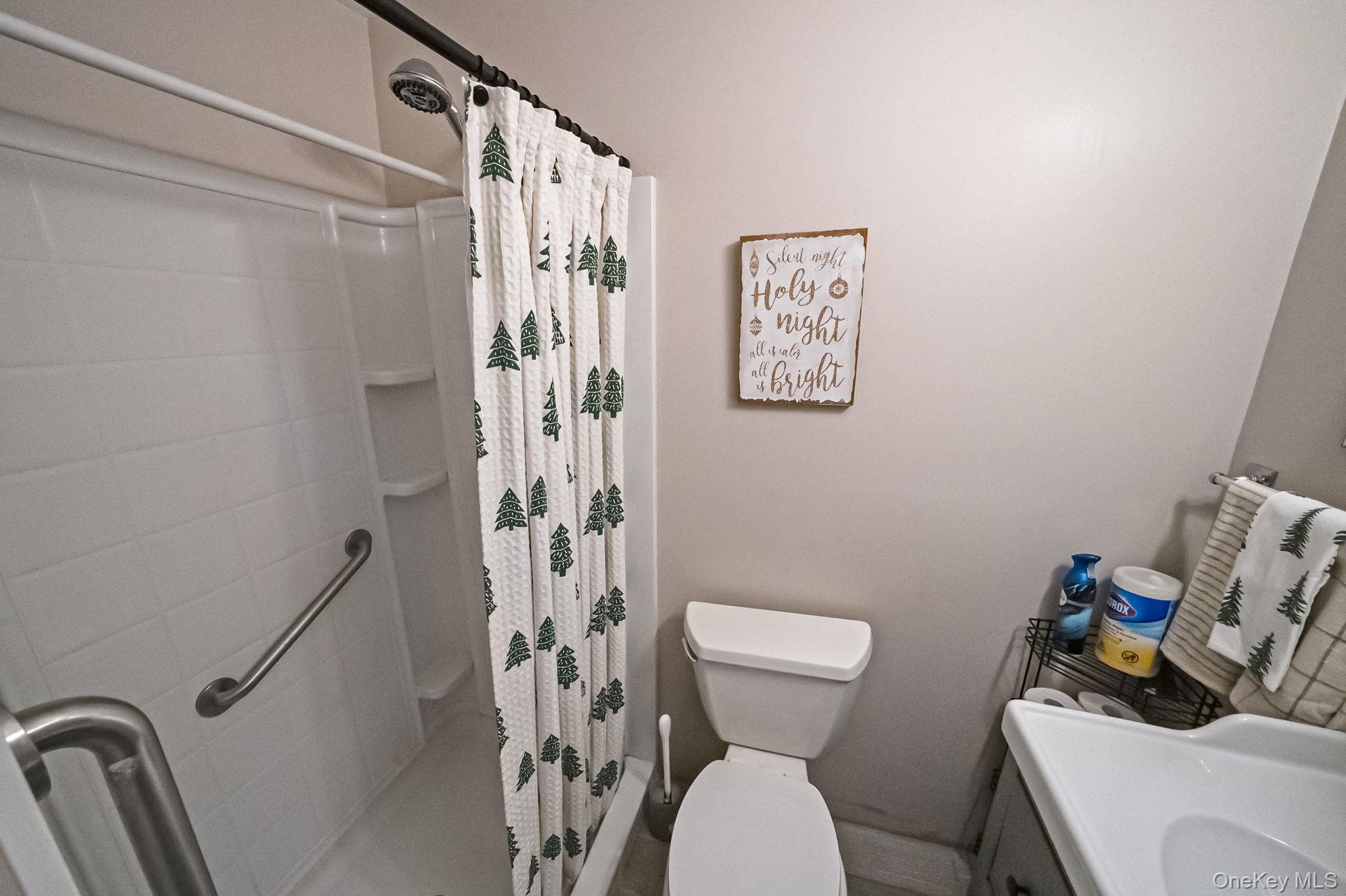 32 Rockledge Drive, Shirley, NY 11967