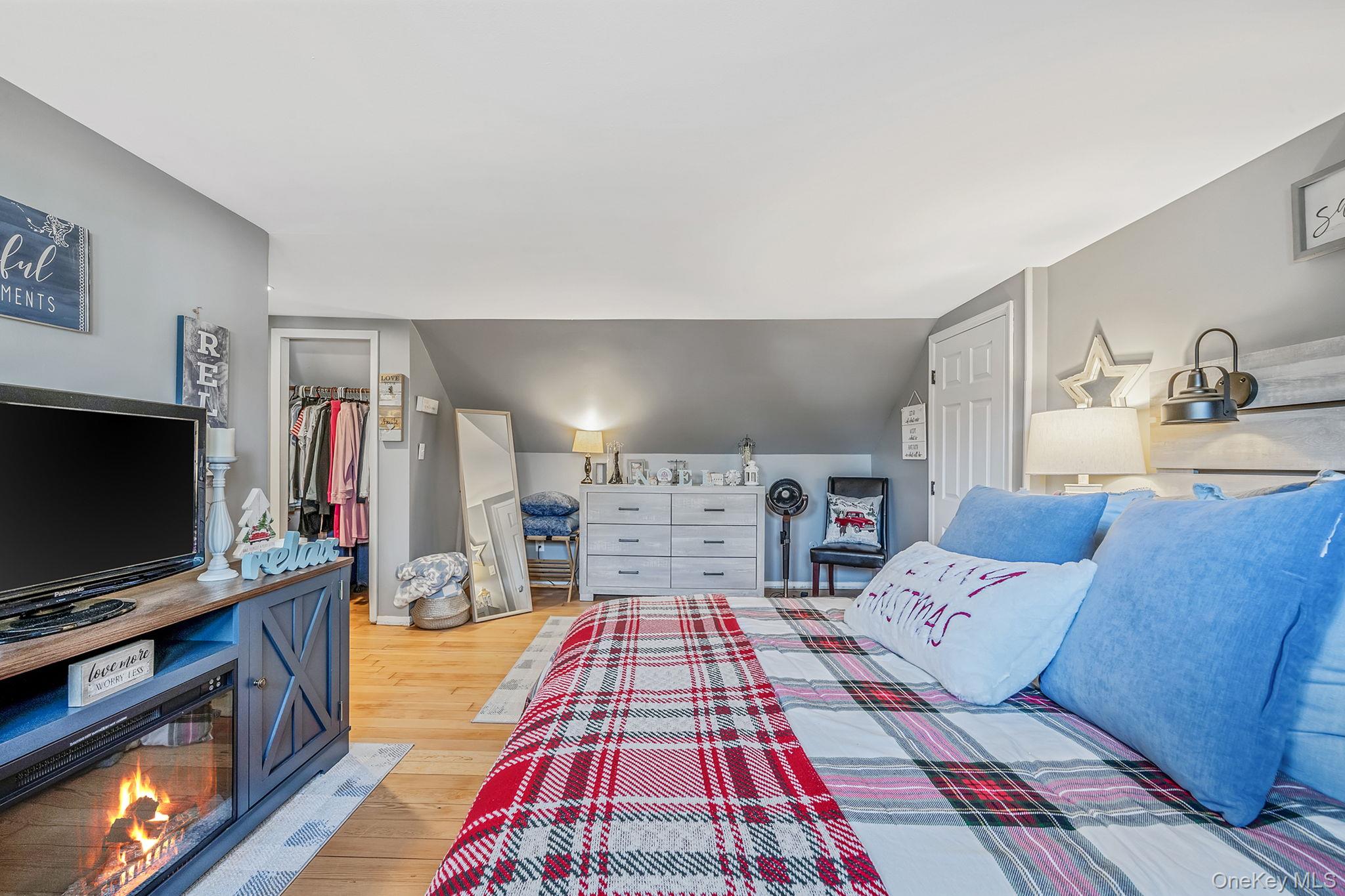 32 Rockledge Drive, Shirley, NY 11967