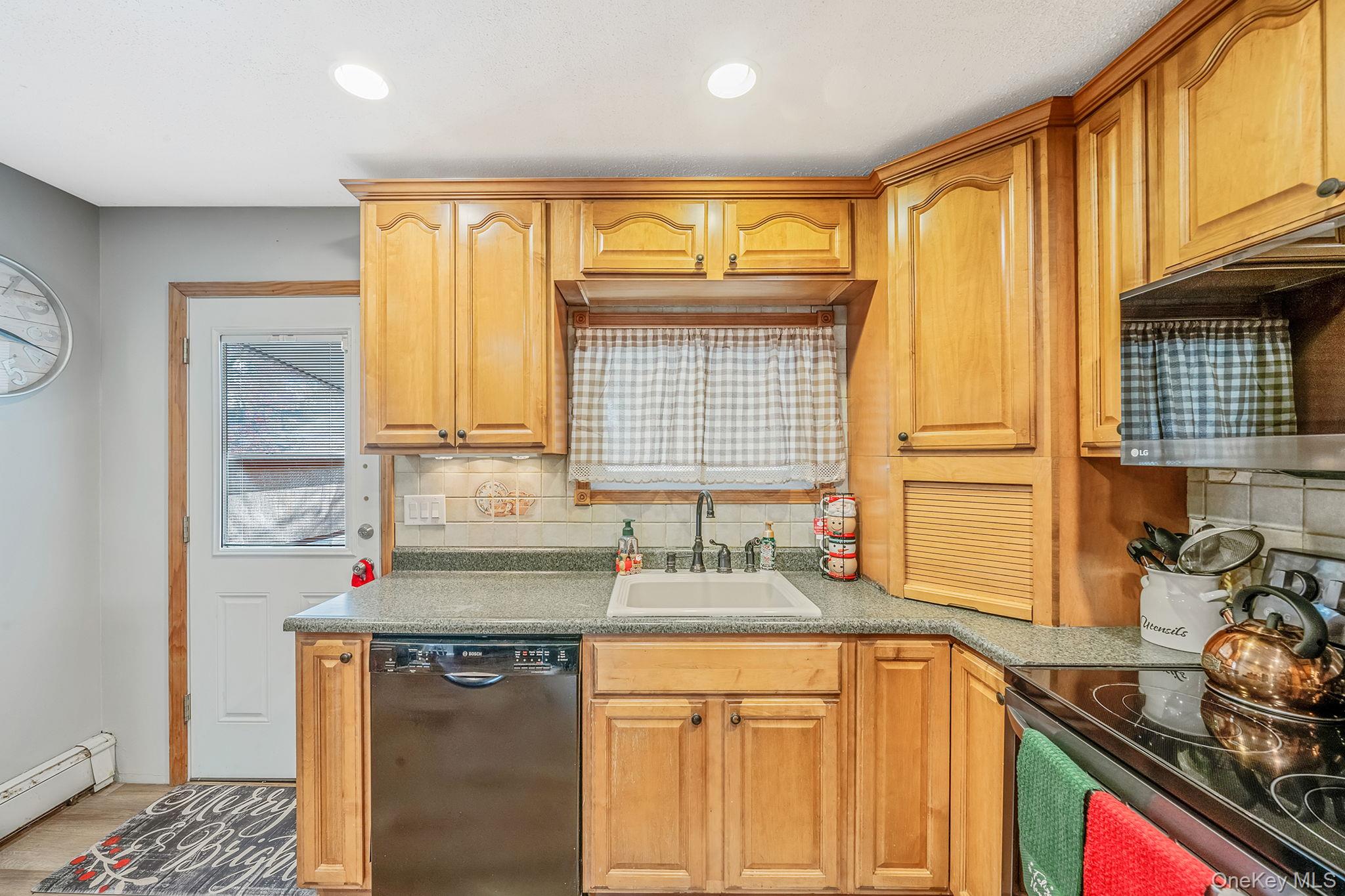 32 Rockledge Drive, Shirley, NY 11967