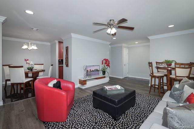 203 Adams Way # 203, Sayville, NY 11782