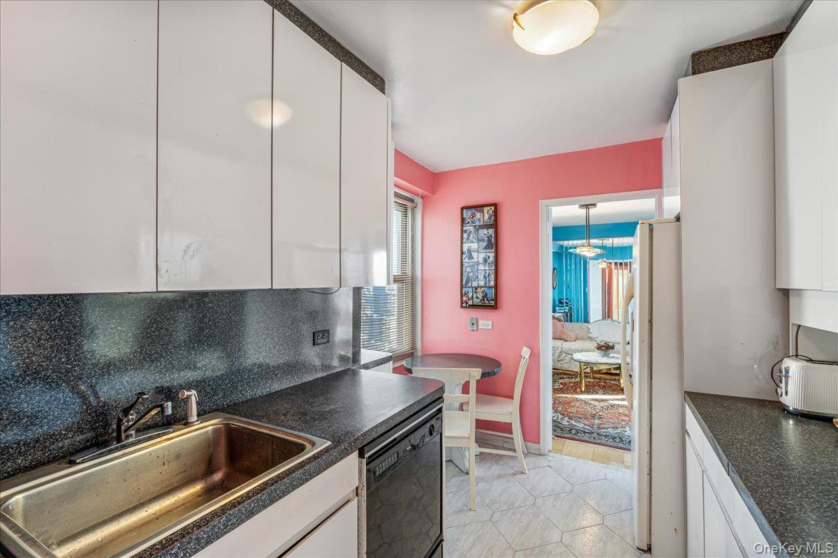 110-11 Queens Boulevard # 31L, Forest Hills, NY 11375