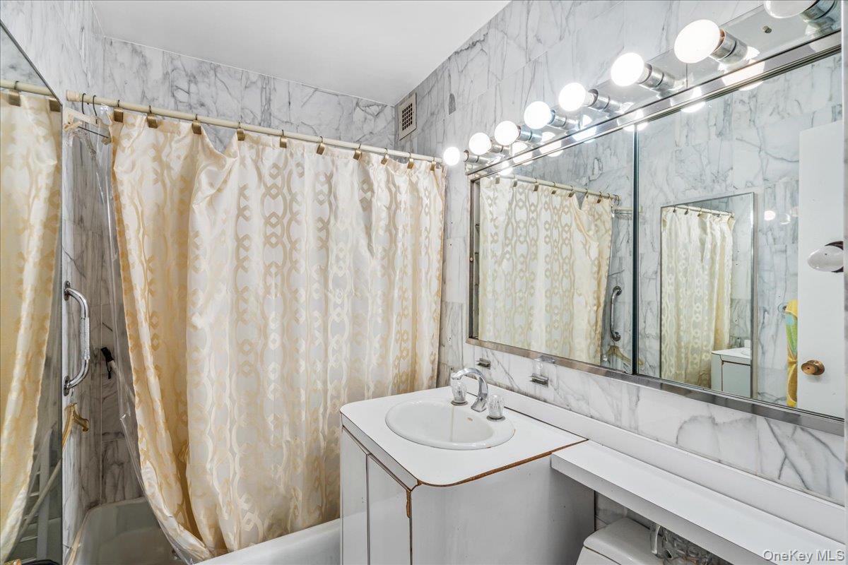 110-11 Queens Boulevard # 31L, Forest Hills, NY 11375