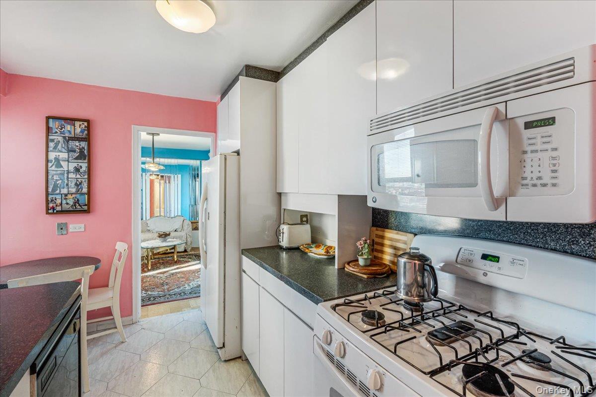 110-11 Queens Boulevard # 31L, Forest Hills, NY 11375