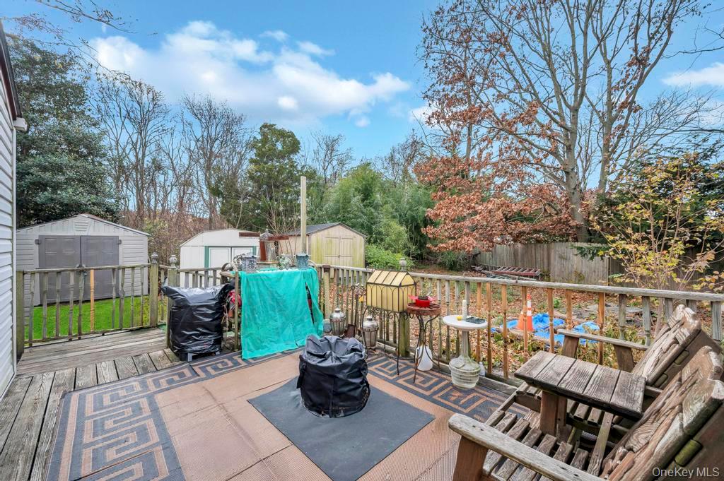 14 Urn Court, Brentwood, NY 11717