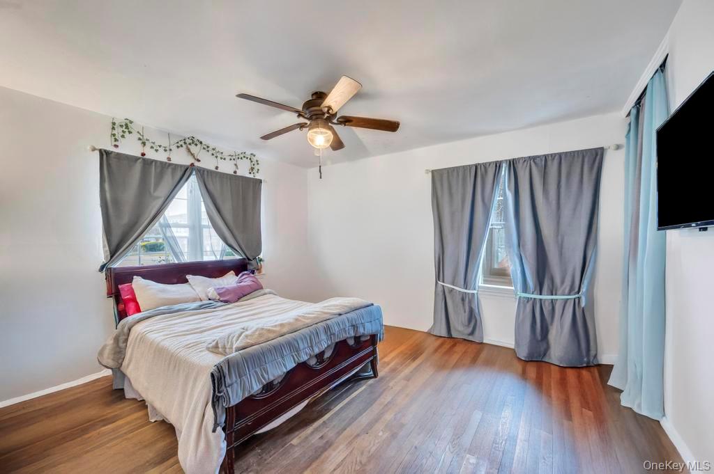 14 Urn Court, Brentwood, NY 11717