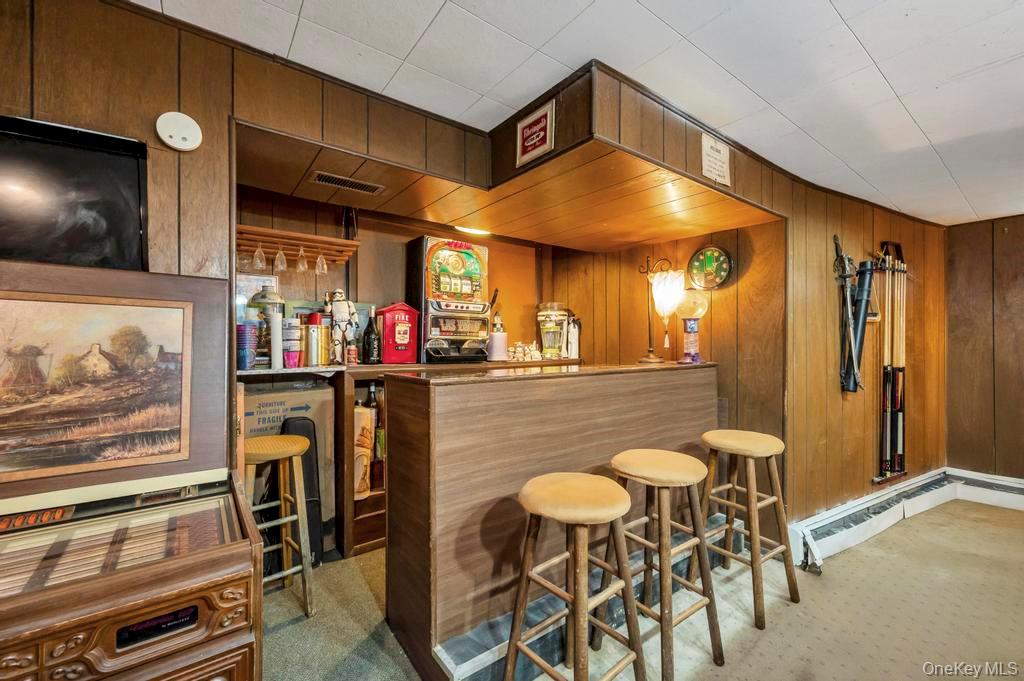 14 Urn Court, Brentwood, NY 11717