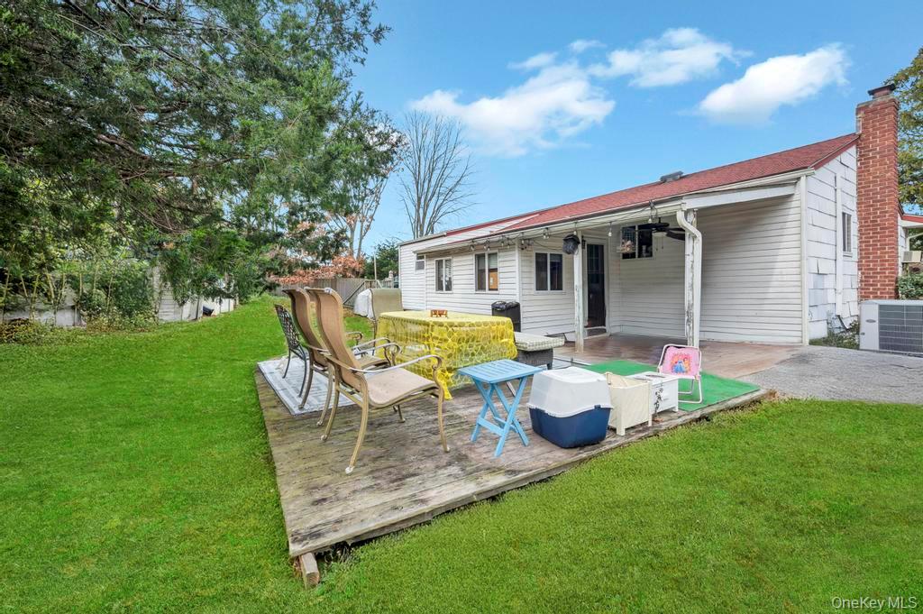 14 Urn Court, Brentwood, NY 11717