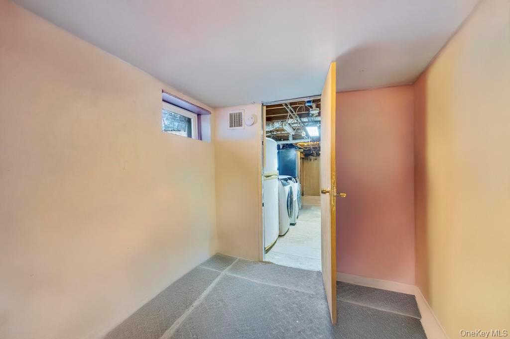 14 Urn Court, Brentwood, NY 11717