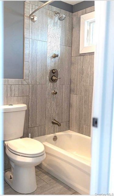 36 W Saltaire Road, Lindenhurst, NY 11757