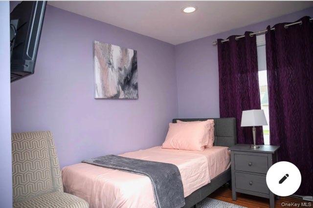 36 W Saltaire Road, Lindenhurst, NY 11757