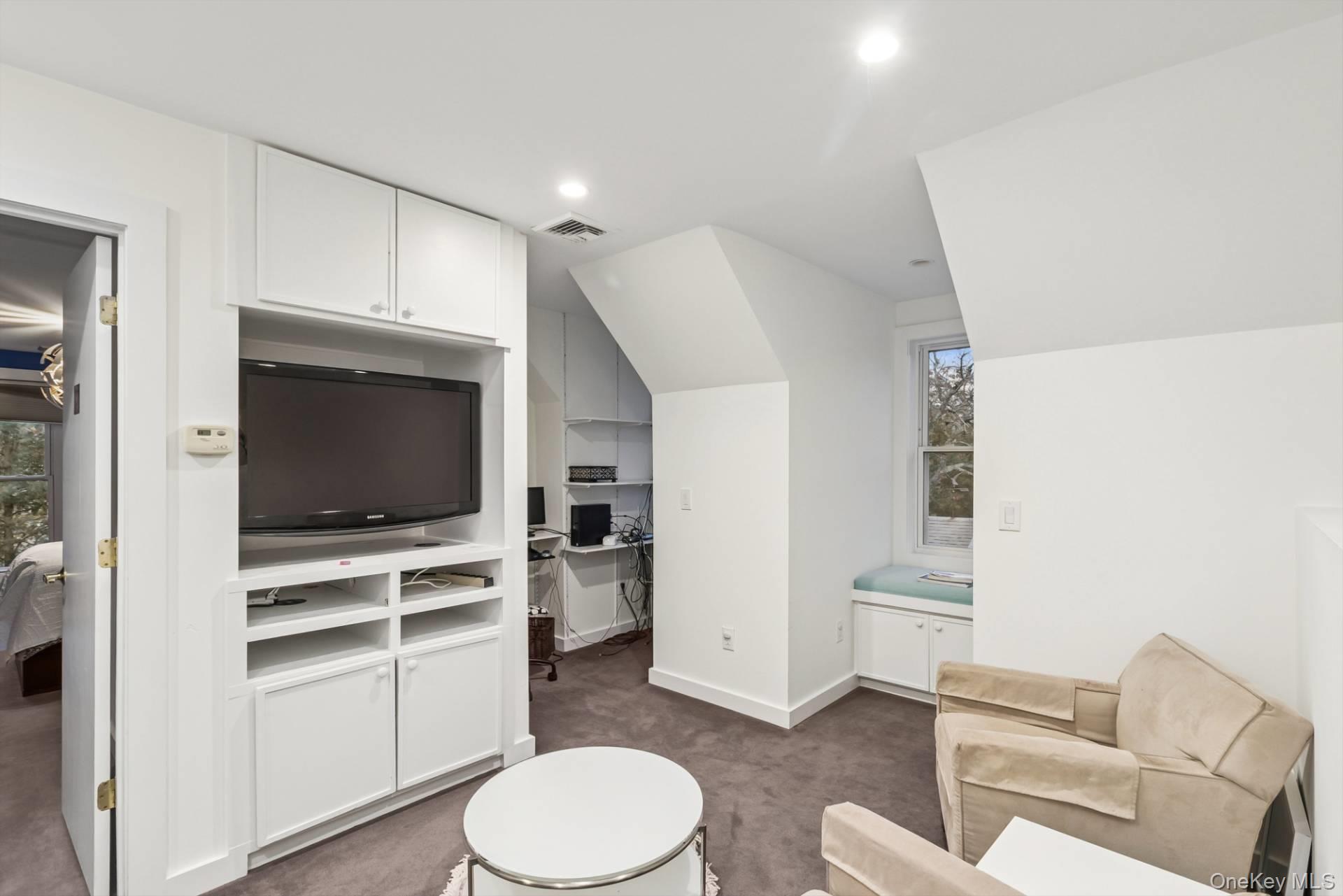 19 Walnut Avenue, East Quogue, NY 11942