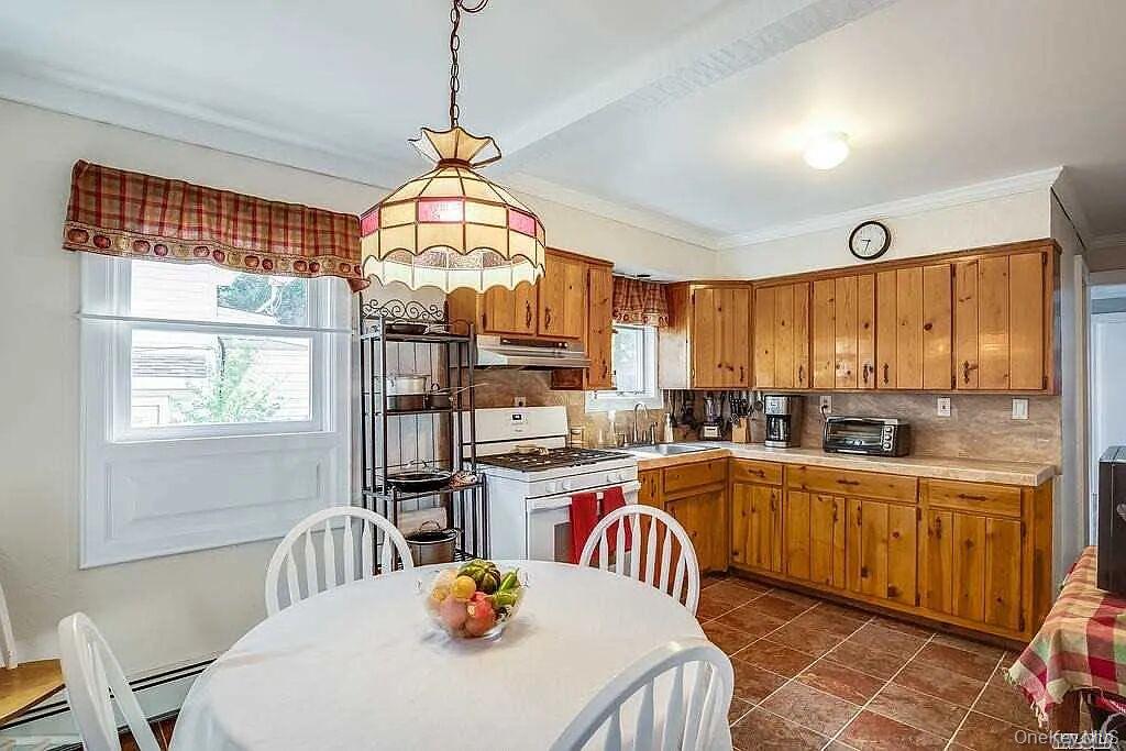 359 Erlanger Boulevard, Babylon, NY 11703