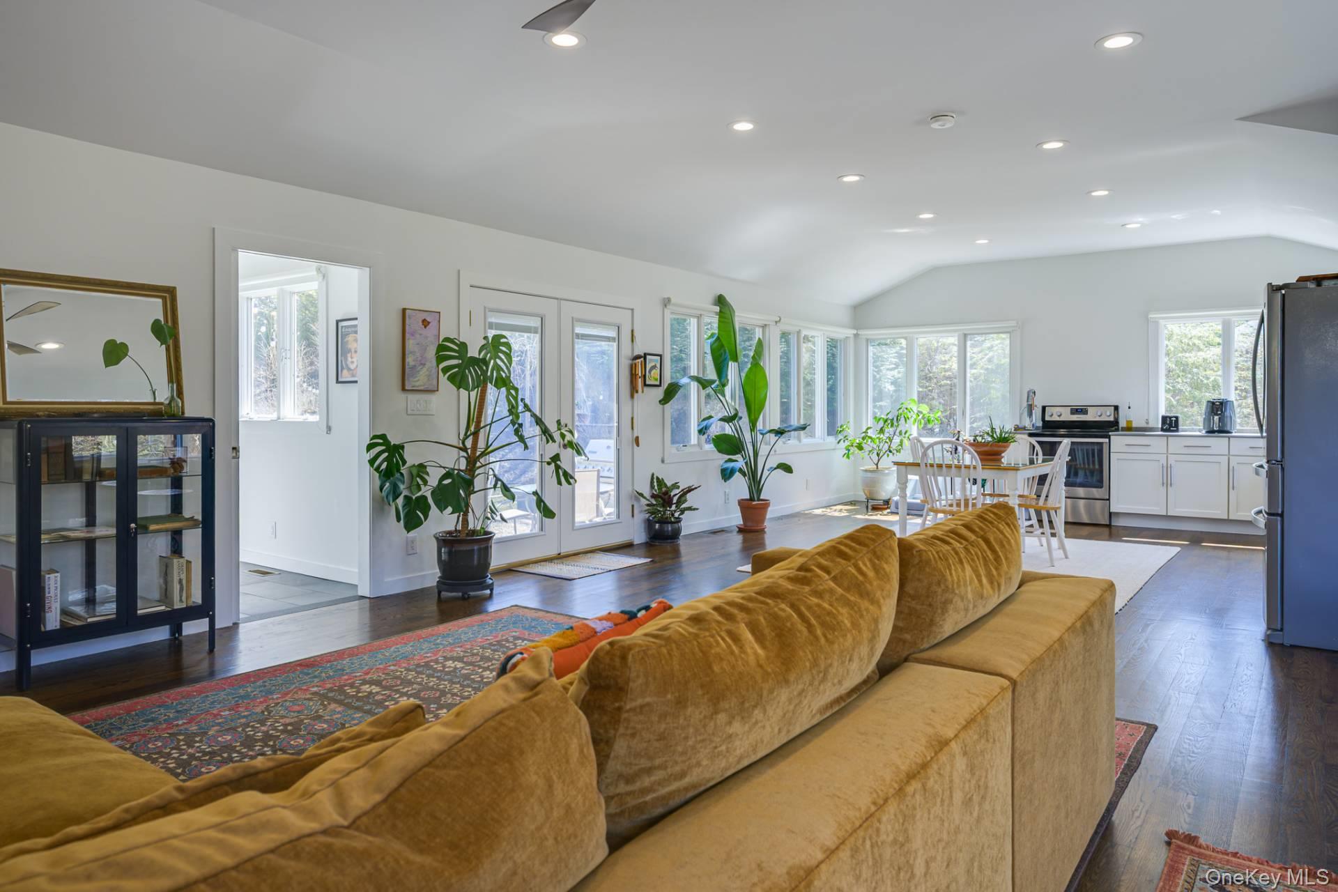 20 Columbine Avenue N, Hampton Bays, NY 11946