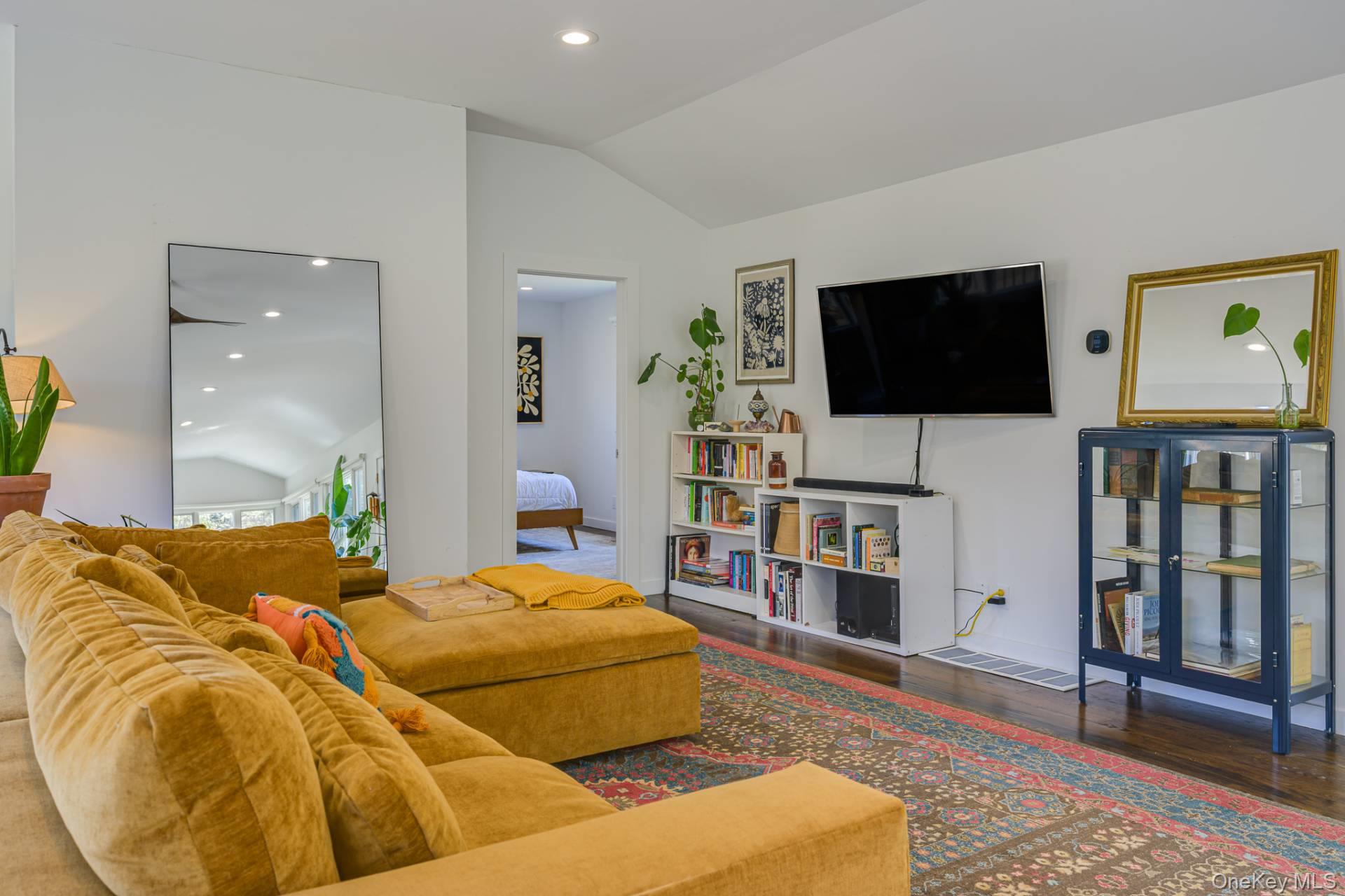 20 Columbine Avenue N, Hampton Bays, NY 11946