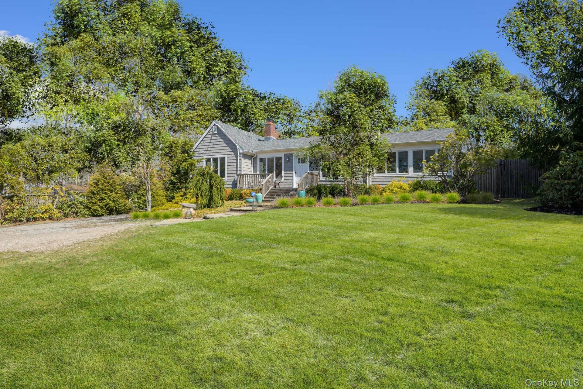 20 Columbine Avenue N, Hampton Bays, NY 11946