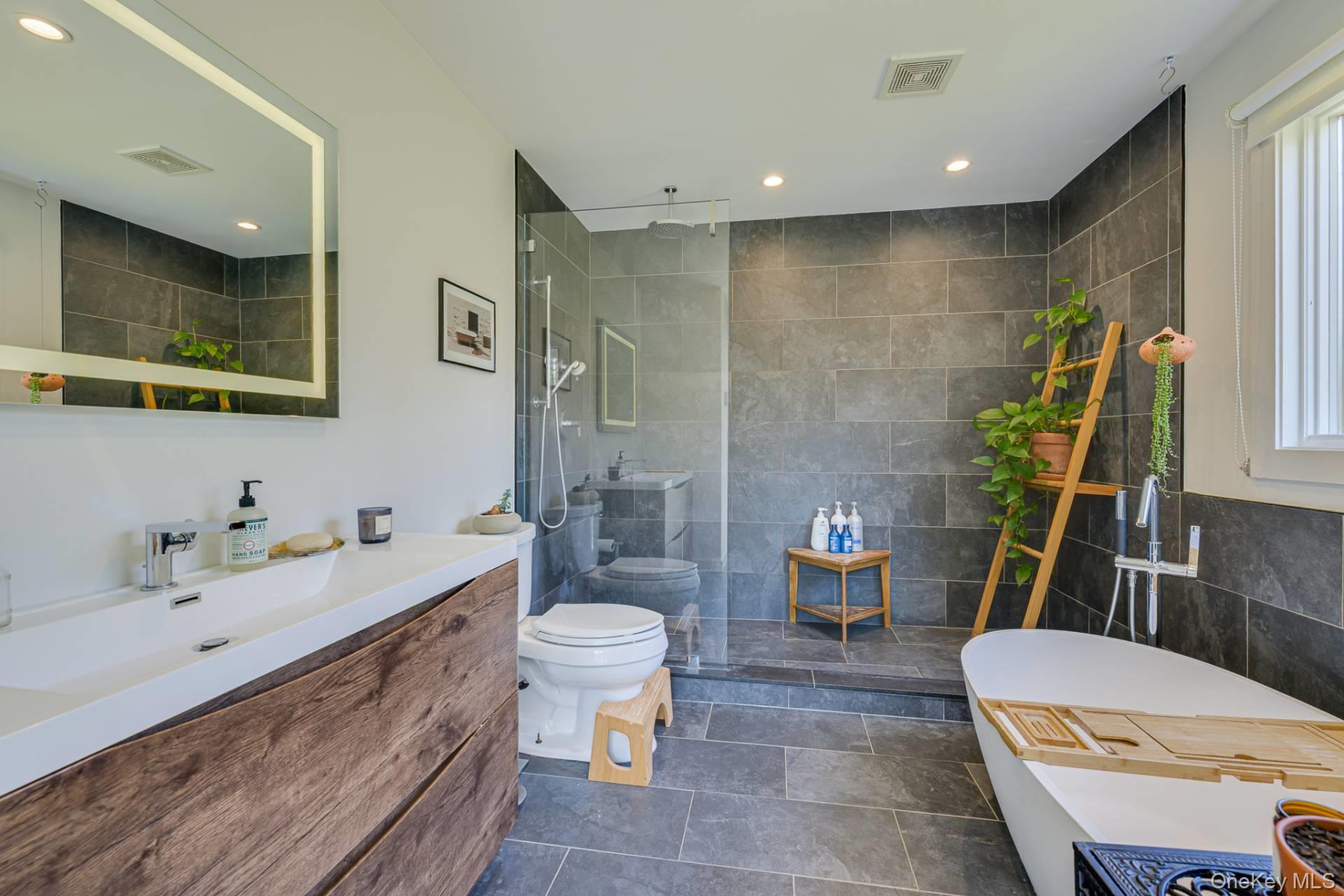 20 Columbine Avenue N, Hampton Bays, NY 11946