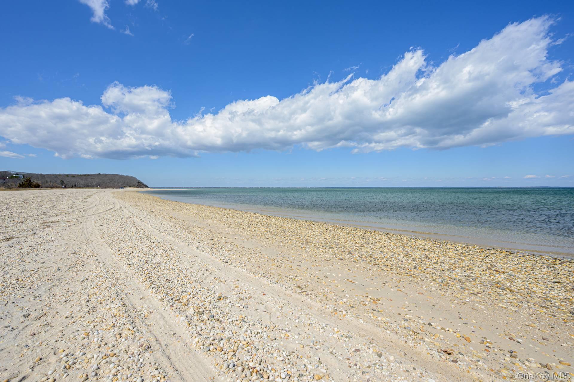 20 Columbine Avenue N, Hampton Bays, NY 11946