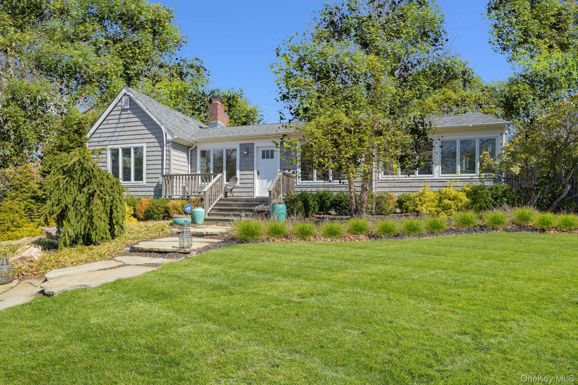 20 Columbine Avenue N, Hampton Bays, NY 11946