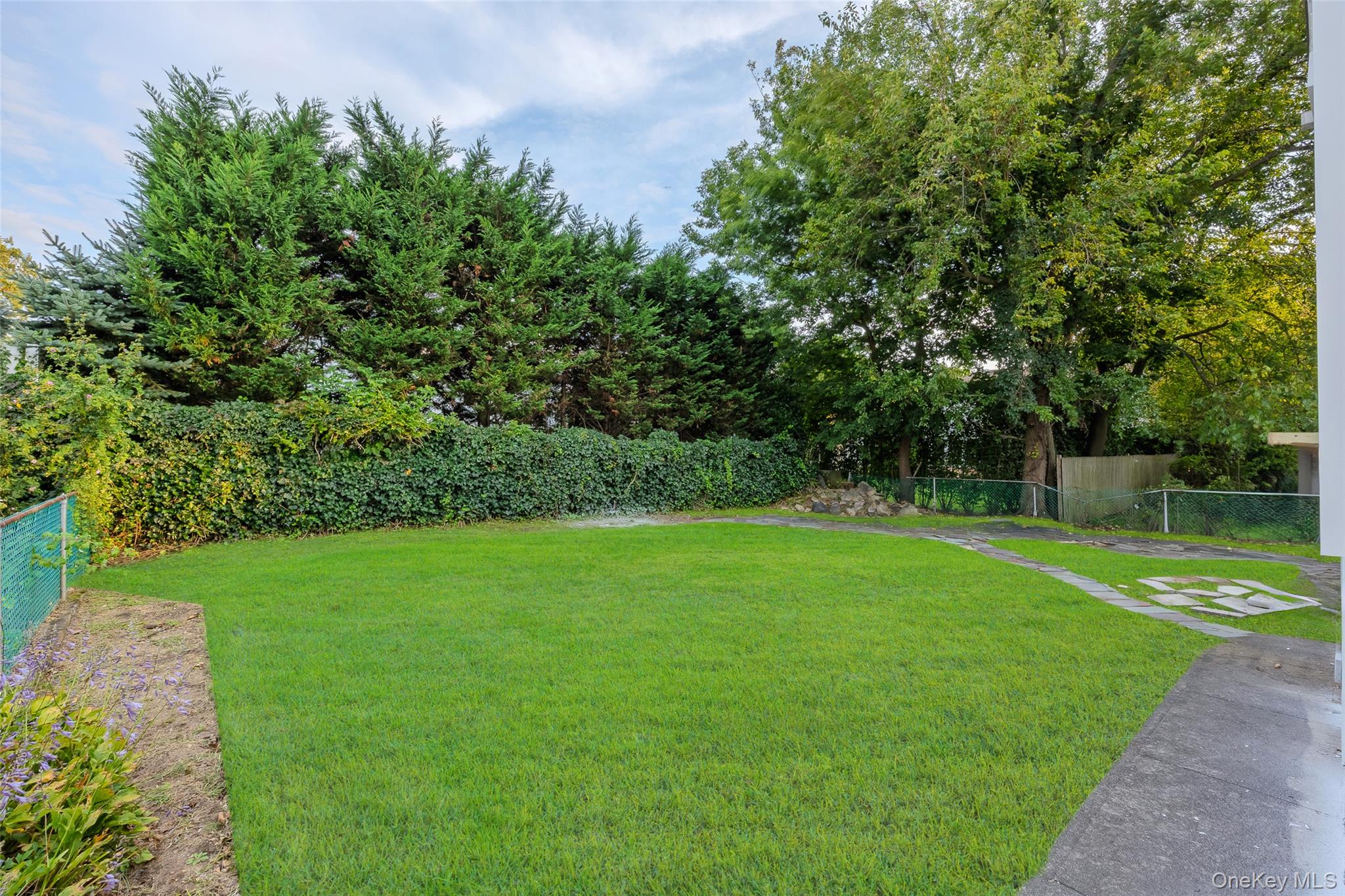 2100 Beverly Way, Merrick, NY 11566