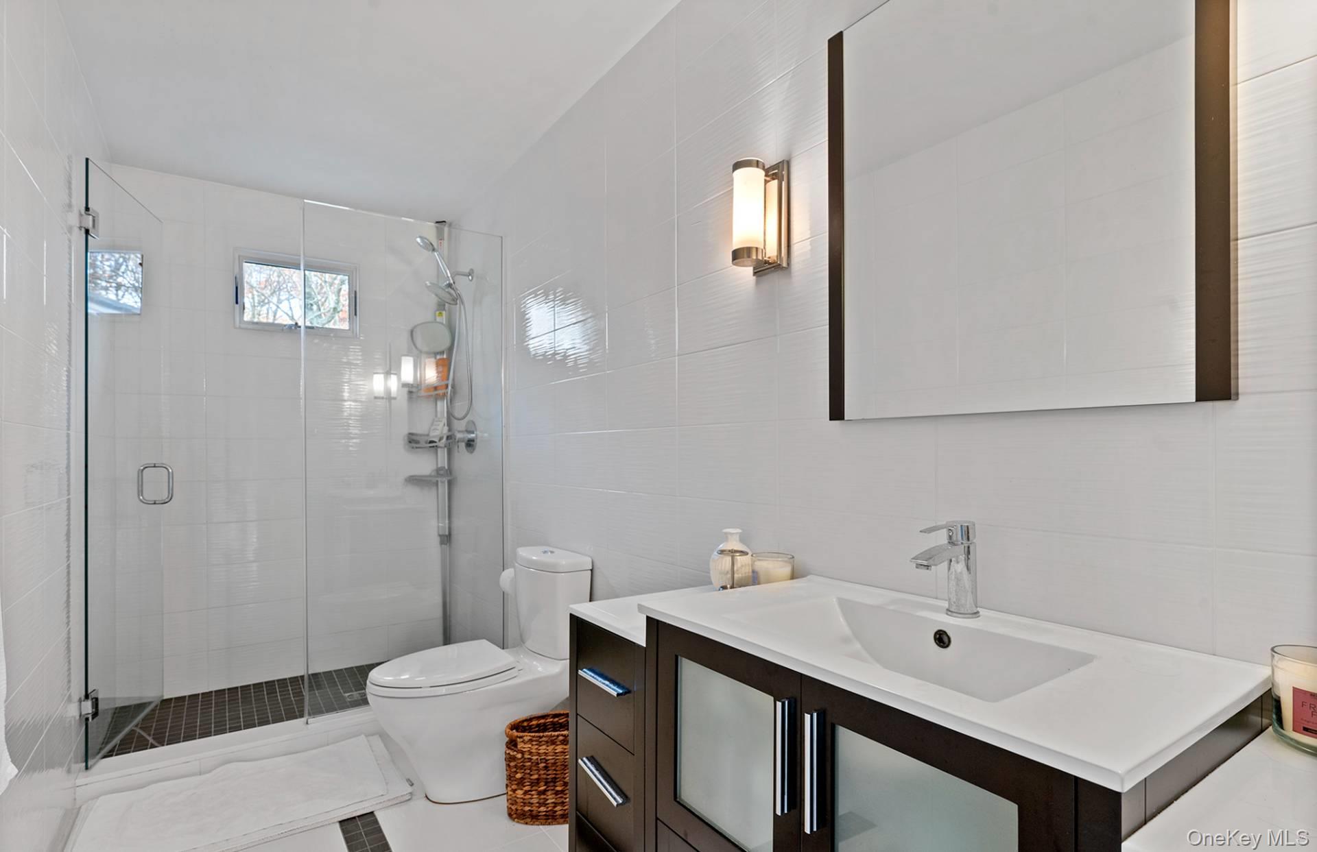 16 Georgica Woods Lane, Wainscott, NY 11975