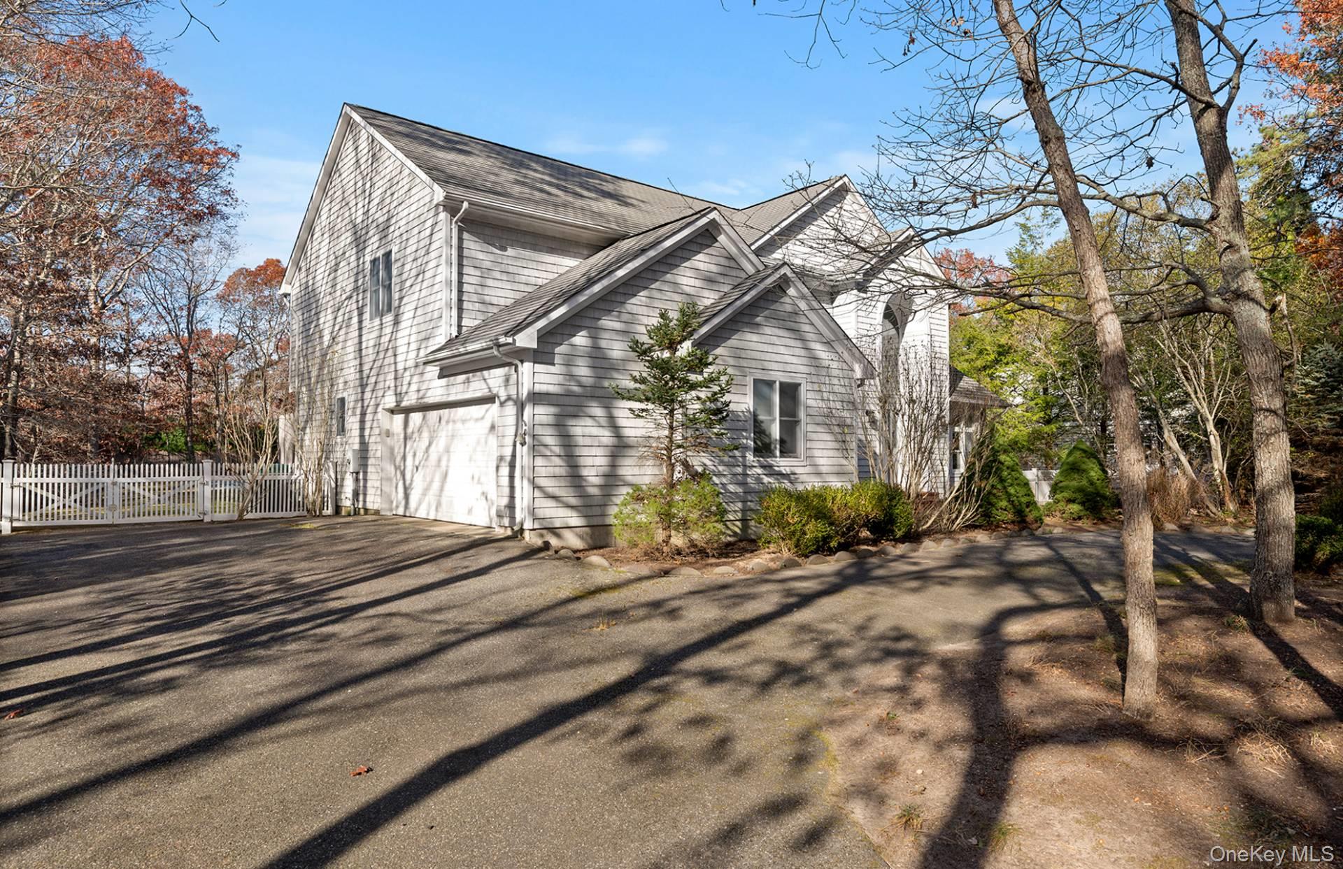 16 Georgica Woods Lane, Wainscott, NY 11975