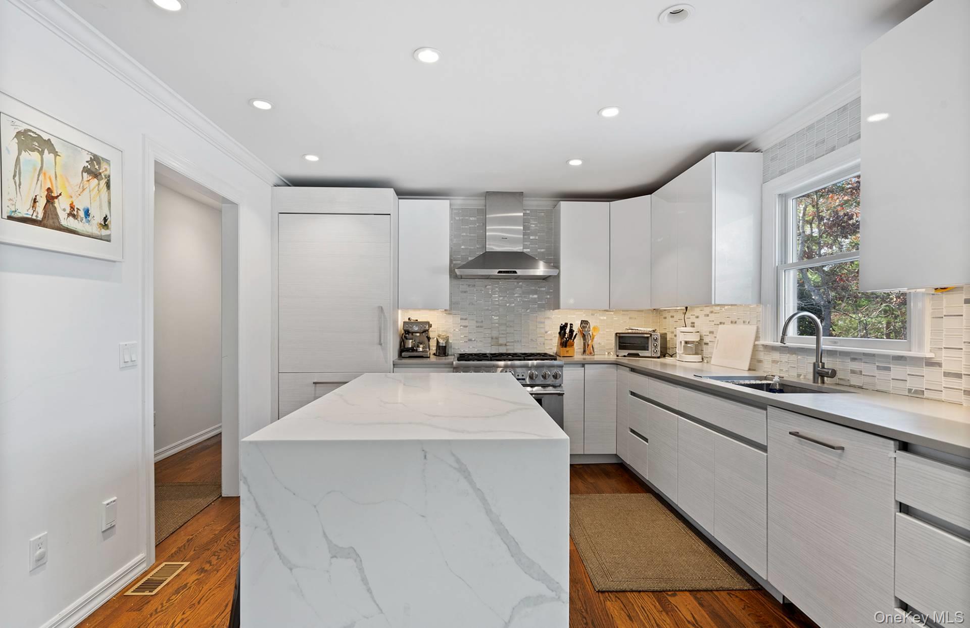 16 Georgica Woods Lane, Wainscott, NY 11975