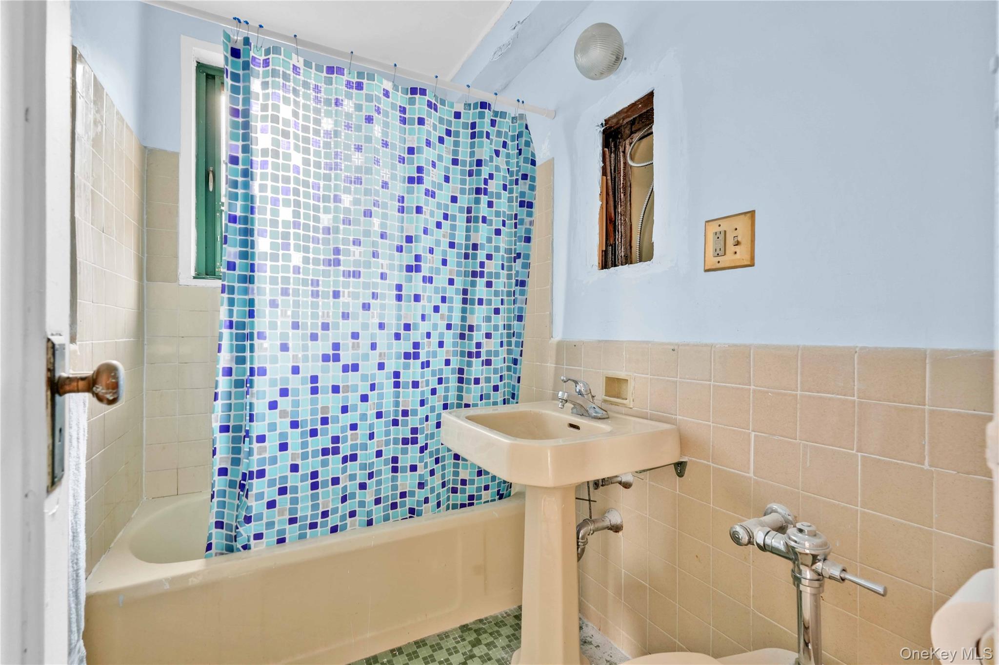 1504 Metropolitian Avenue # 4C, Bronx, NY 10462