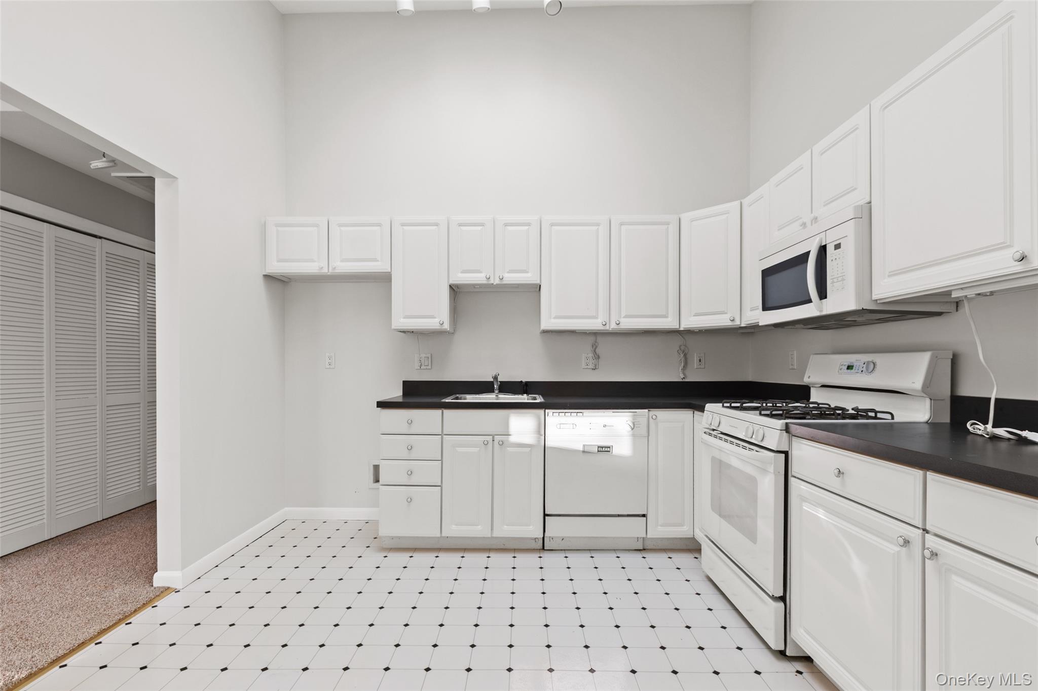 227 Panorama Court, Poughkeepsie, NY 12603