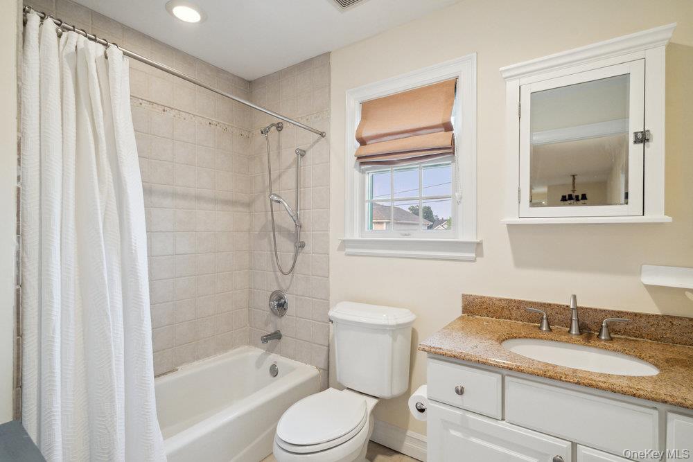 47 Syosset Circle, Syosset, NY 11791