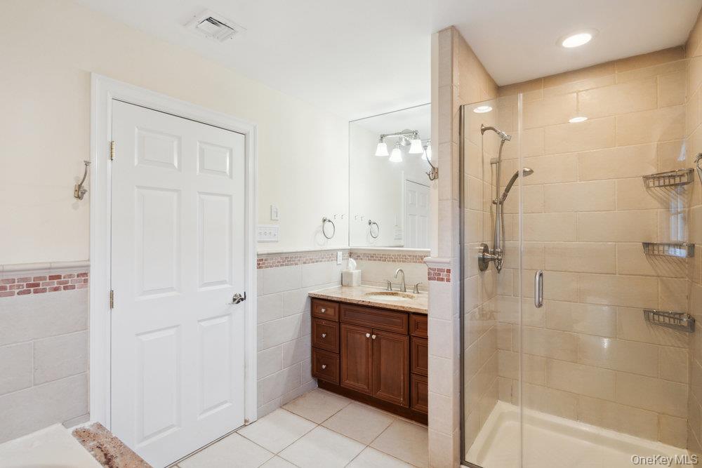 47 Syosset Circle, Syosset, NY 11791