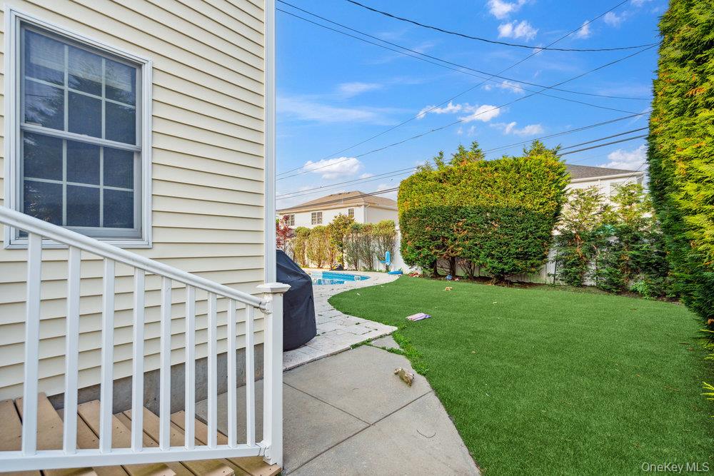 47 Syosset Circle, Syosset, NY 11791