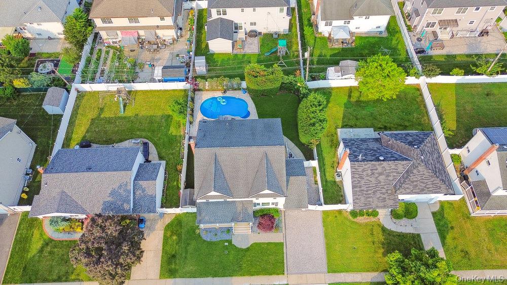 47 Syosset Circle, Syosset, NY 11791