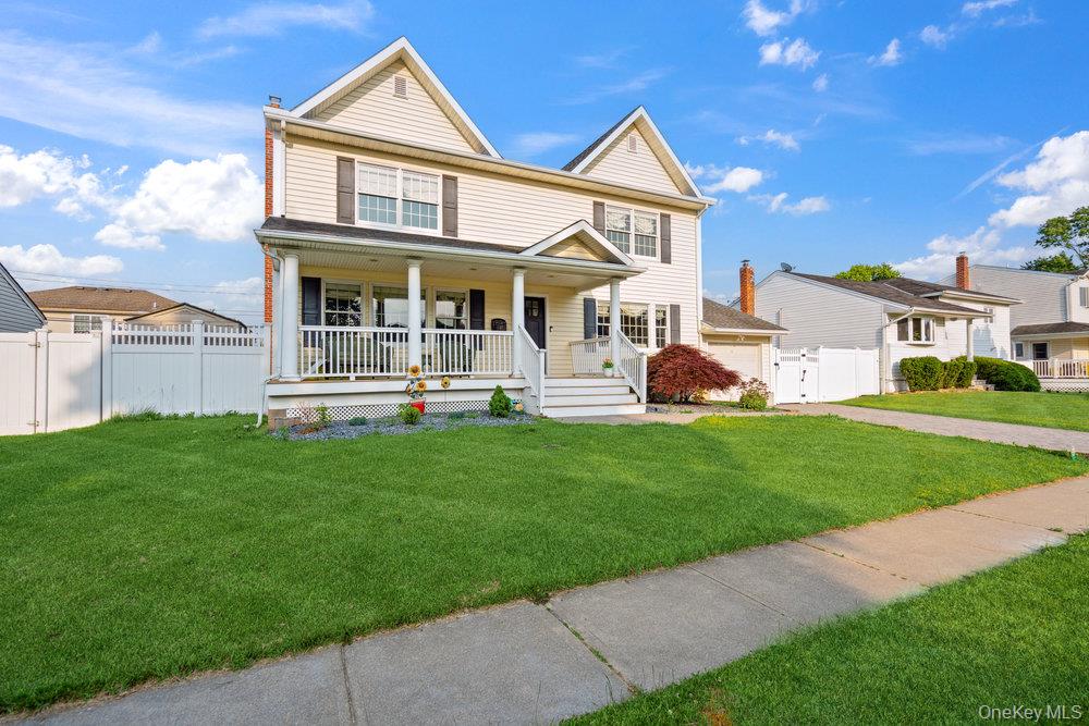 47 Syosset Circle, Syosset, NY 11791