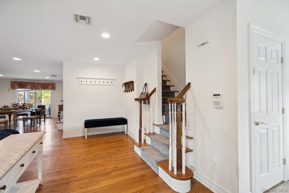 47 Syosset Circle, Syosset, NY 11791