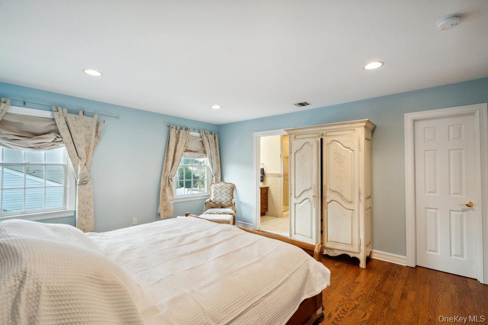 47 Syosset Circle, Syosset, NY 11791