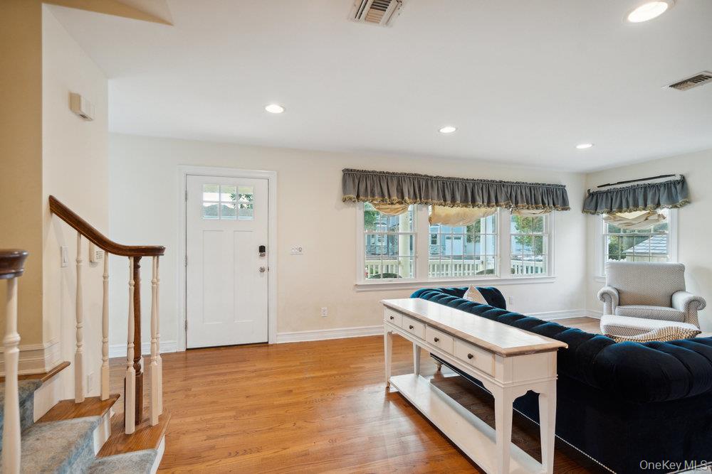 47 Syosset Circle, Syosset, NY 11791