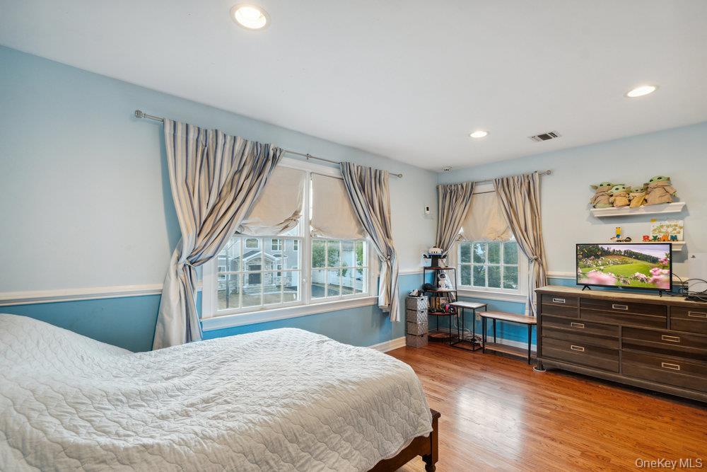 47 Syosset Circle, Syosset, NY 11791