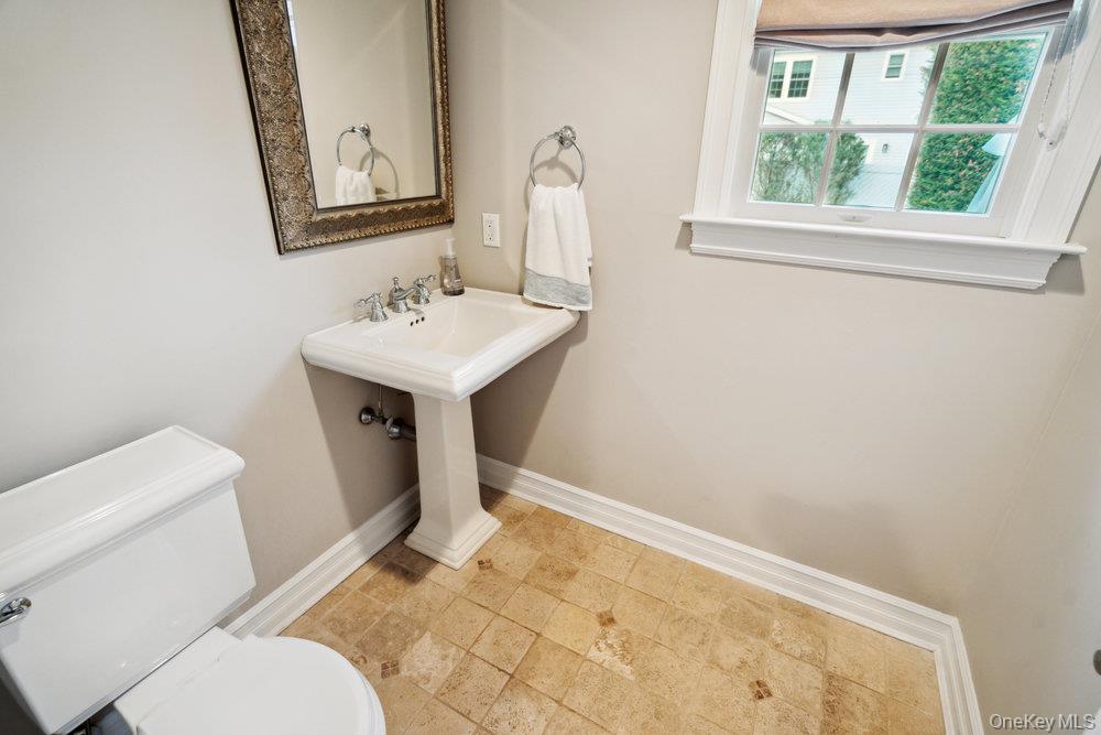 47 Syosset Circle, Syosset, NY 11791