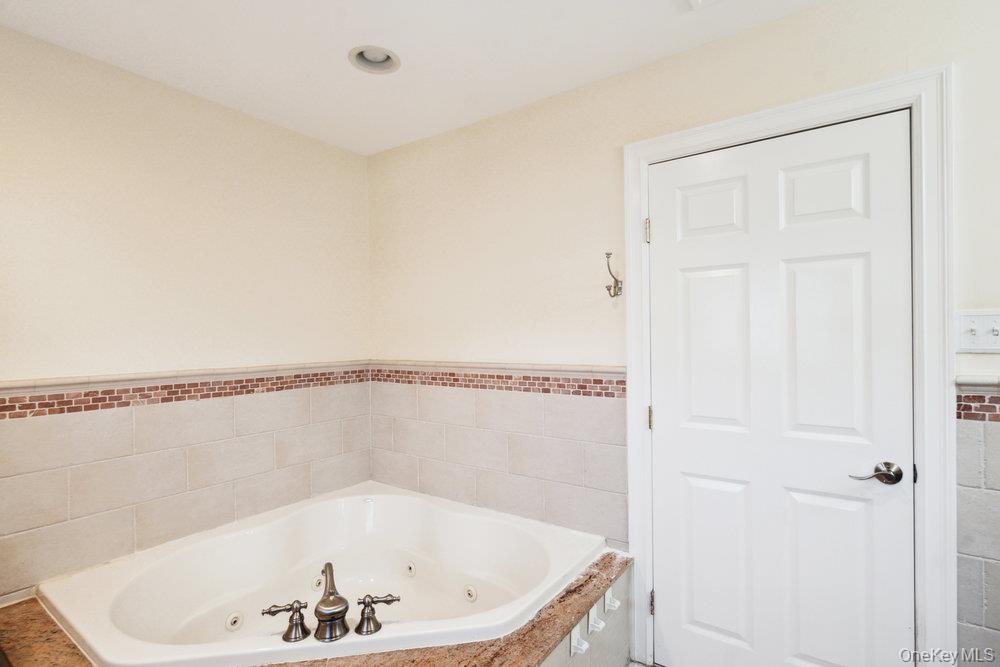 47 Syosset Circle, Syosset, NY 11791