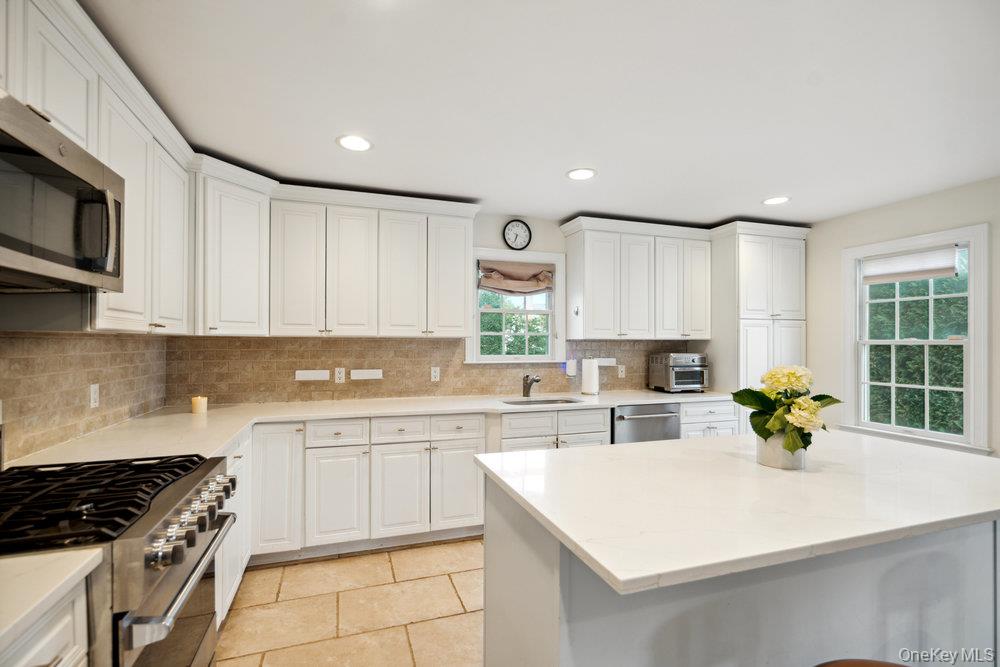 47 Syosset Circle, Syosset, NY 11791