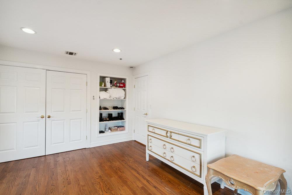 47 Syosset Circle, Syosset, NY 11791