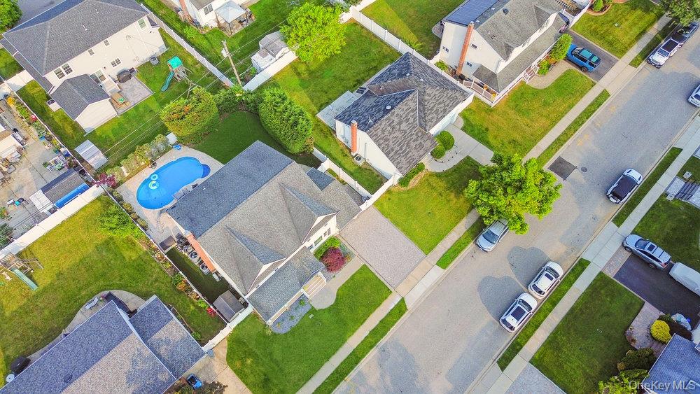 47 Syosset Circle, Syosset, NY 11791