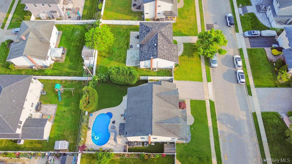 47 Syosset Circle, Syosset, NY 11791