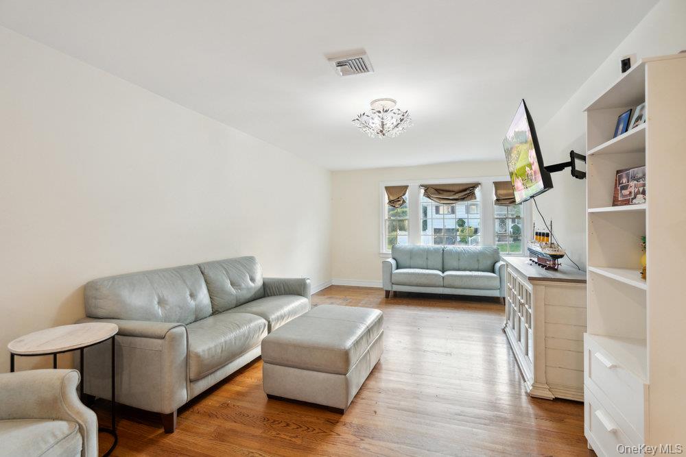 47 Syosset Circle, Syosset, NY 11791