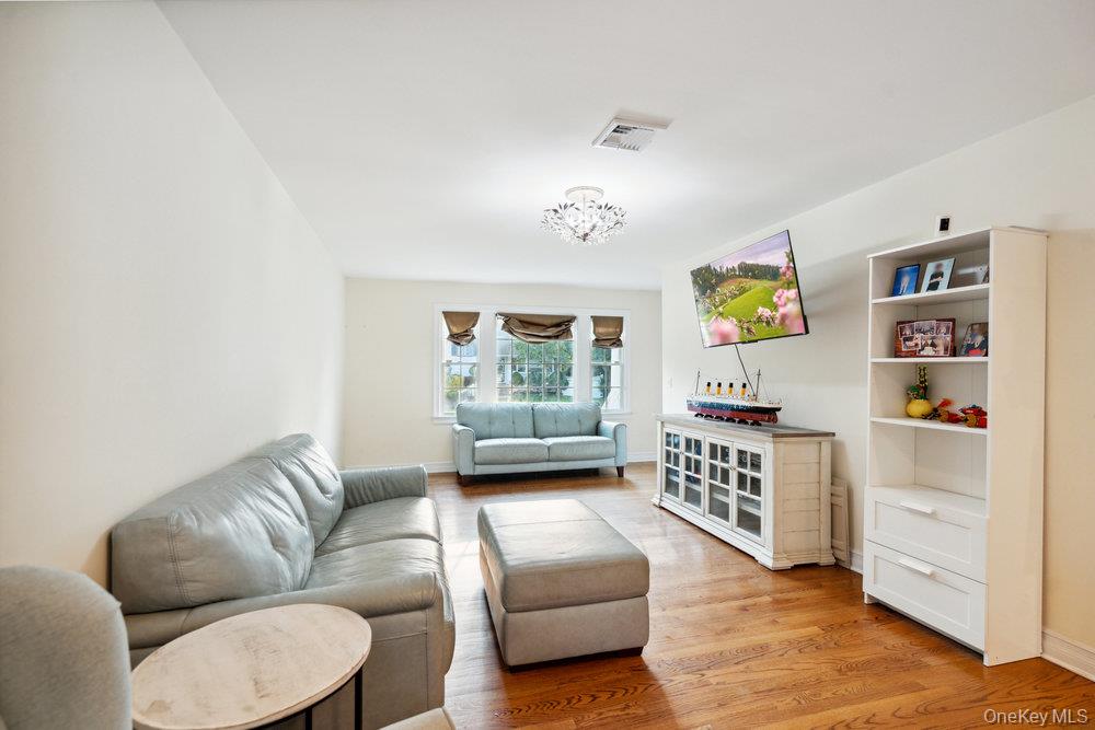 47 Syosset Circle, Syosset, NY 11791