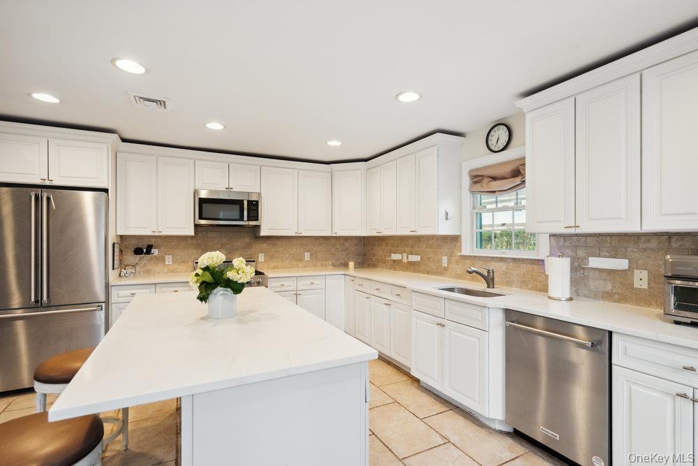 47 Syosset Circle, Syosset, NY 11791